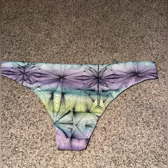 Geometric design and lavender reversible bikini bottoms s/m cheeky - Picture 1 of 6